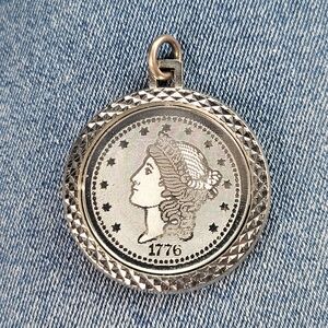 1776 TWENTY D Commemorative Coin Pendant / Medallion  with Intricate Rope Border